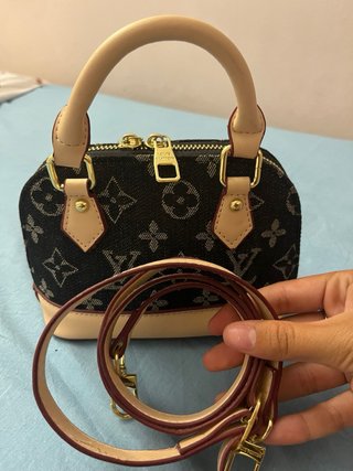 Borsa Louis Vuitton con tracolla e scatola inclusa