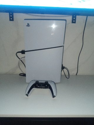 PS5 in ottime condizioni, scambio con Xbox Series X