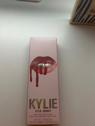 Kylie Jenner Matte Lipstick & Lip Liner