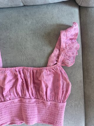 Top rosa Stradivarius con volantes