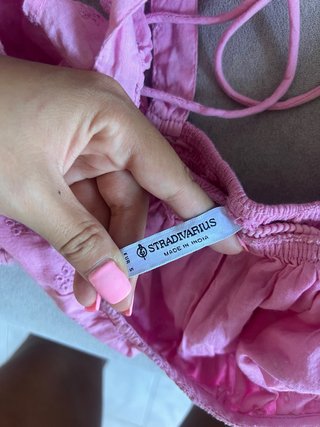 Top rosa Stradivarius con volantes