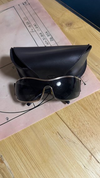 Gafas de sol Vogue negras y plateadas