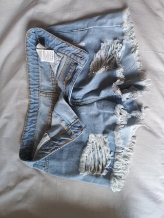 Pantalones cortos vaqueros rotos