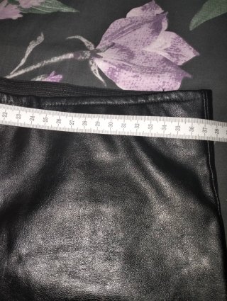 Pantalones tipo leggins efecto piel