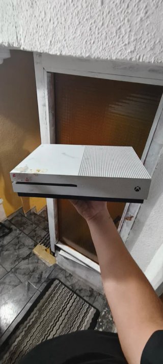 Xbox One S Bianca + Controller