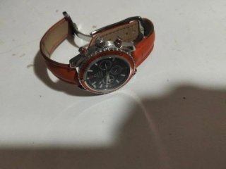 Reloj Omega Negro y Naranja