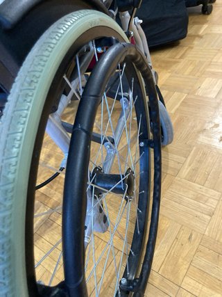 Silla de ruedas plegable de aluminio Quirumed 24cm
