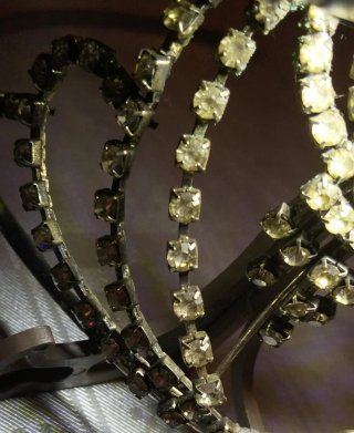 Tiara / Corona vintage de pedrería antigua Años 50
