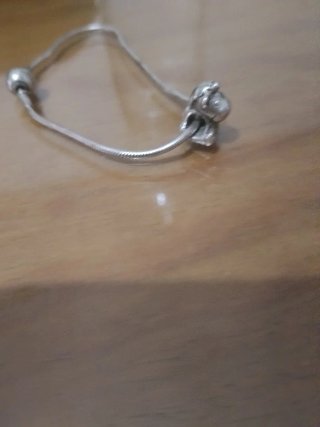 Charm Pandora y pulsera plata