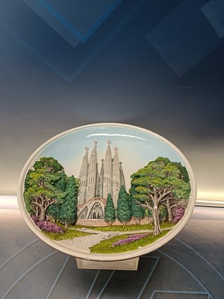 Plato decorativo, en relieve LA SAGRADA FAMILIA , GAUDI -FABRICADO POR FORNES Y SANCHIS