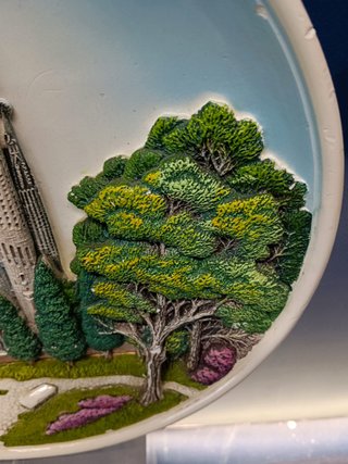 Plato decorativo, en relieve LA SAGRADA FAMILIA , GAUDI -FABRICADO POR FORNES Y SANCHIS