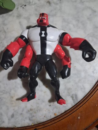 Muñeco Ben 10 Cuatro Brazos