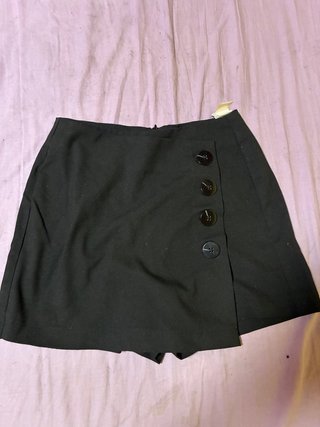 Falda pantalón Bershka negra botones