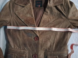 Chaqueta de cuero Bershka marrón