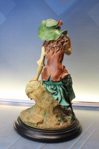 Reproducción en resina de figura “Pastora” de Giuseppe Armani, Capodimonte.