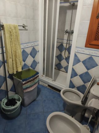Alquilo salón agua luz incluido no pido fianza