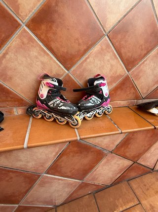 Patines en línea infantiles rosas y negros