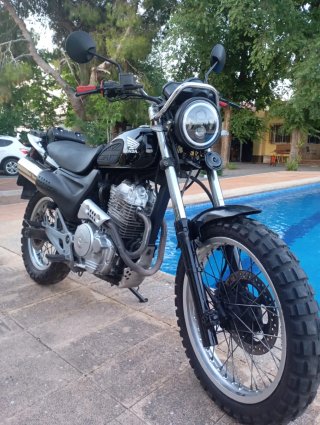 Honda SRL Scrambler Negra