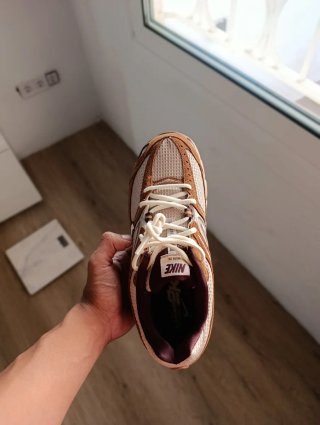 Nike Air Max Moto 2K Beige/Marrón