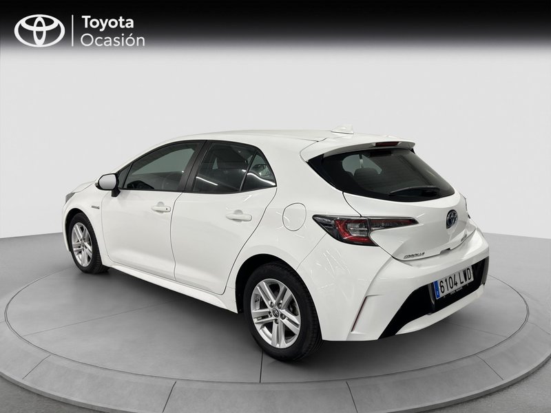 Toyota Auris 2022, foto 2