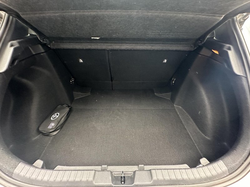 Toyota Auris 2022, foto 11