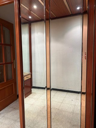 Recibidor madera y espejos grande.