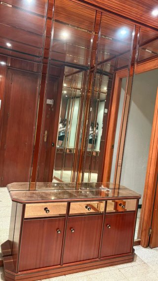 Recibidor madera y espejos grande.