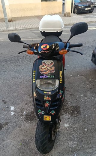 Piaggio Typhoon Scooter Negra y Roja
