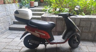 Piaggio Typhoon Scooter Negra y Roja