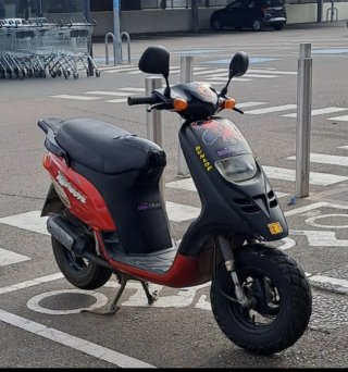 Piaggio Typhoon Scooter Negra y Roja