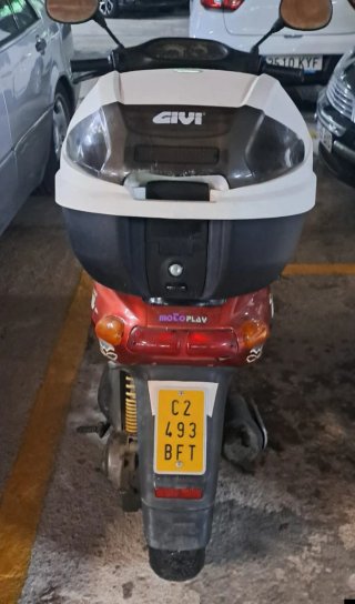 Piaggio Typhoon Scooter Negra y Roja