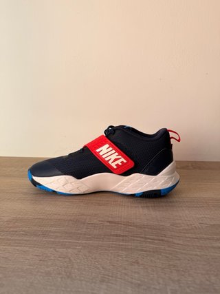 Zapatillas Nike Azules y Rojas