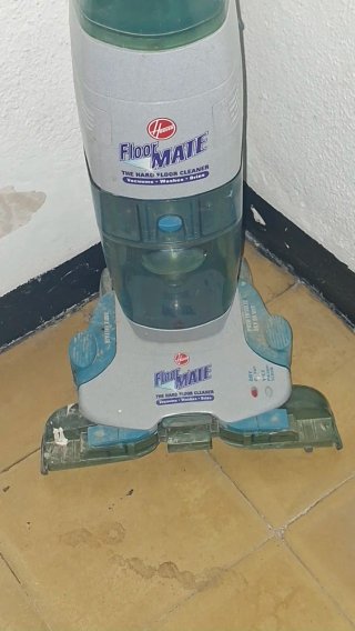 Depósitos de agua limpia y agua sucia.*Hoover*