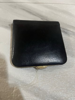 Cartera vintage cigarrillos piel negra y dorada