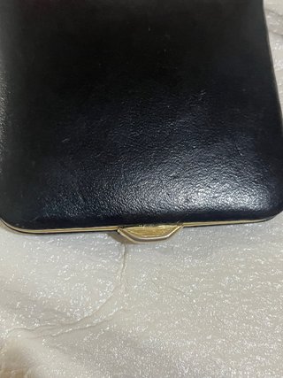 Cartera vintage cigarrillos piel negra y dorada