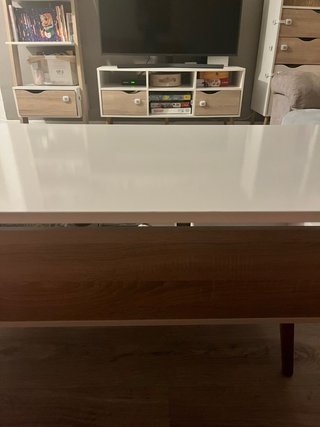 Mesa elevable blanca y madera