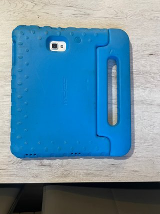 Samsung Galaxy Tab A6 con funda azul