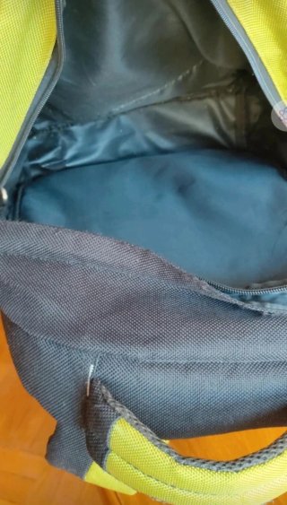 Mochila portátil negra y verde