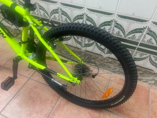 Bicicleta B'TWIN verde neón