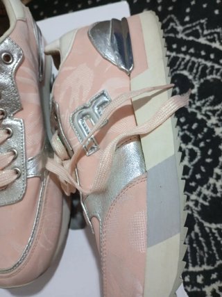 Zapatillas deportivas rosa y plata