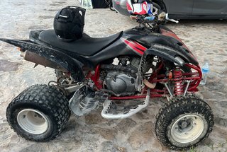 Quad Yamaha YFZ 350 Negro/Rojo