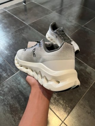 On Cloud Gris Talla 43