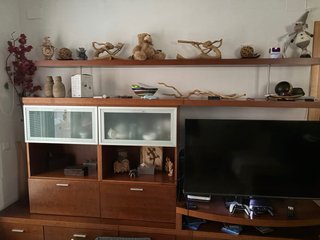 Mueble de comedor madera y cristal, el contenido n