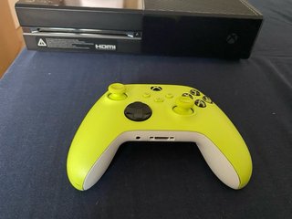 Xbox One + 1 Mando + 4 Juegos