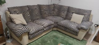 Sofá rinconera estampado cebra