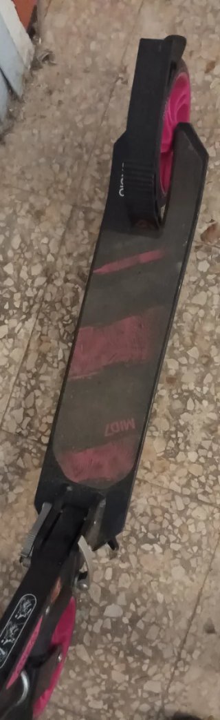 Patinete infantil rosa y negro