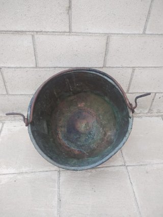 Caldero de cobre antiguo