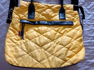Bolso Pepe Moll Amarillo y Negro Acolchado