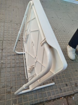 Mesa auxiliar plegable blanca