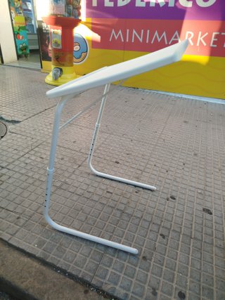 Mesa auxiliar plegable blanca